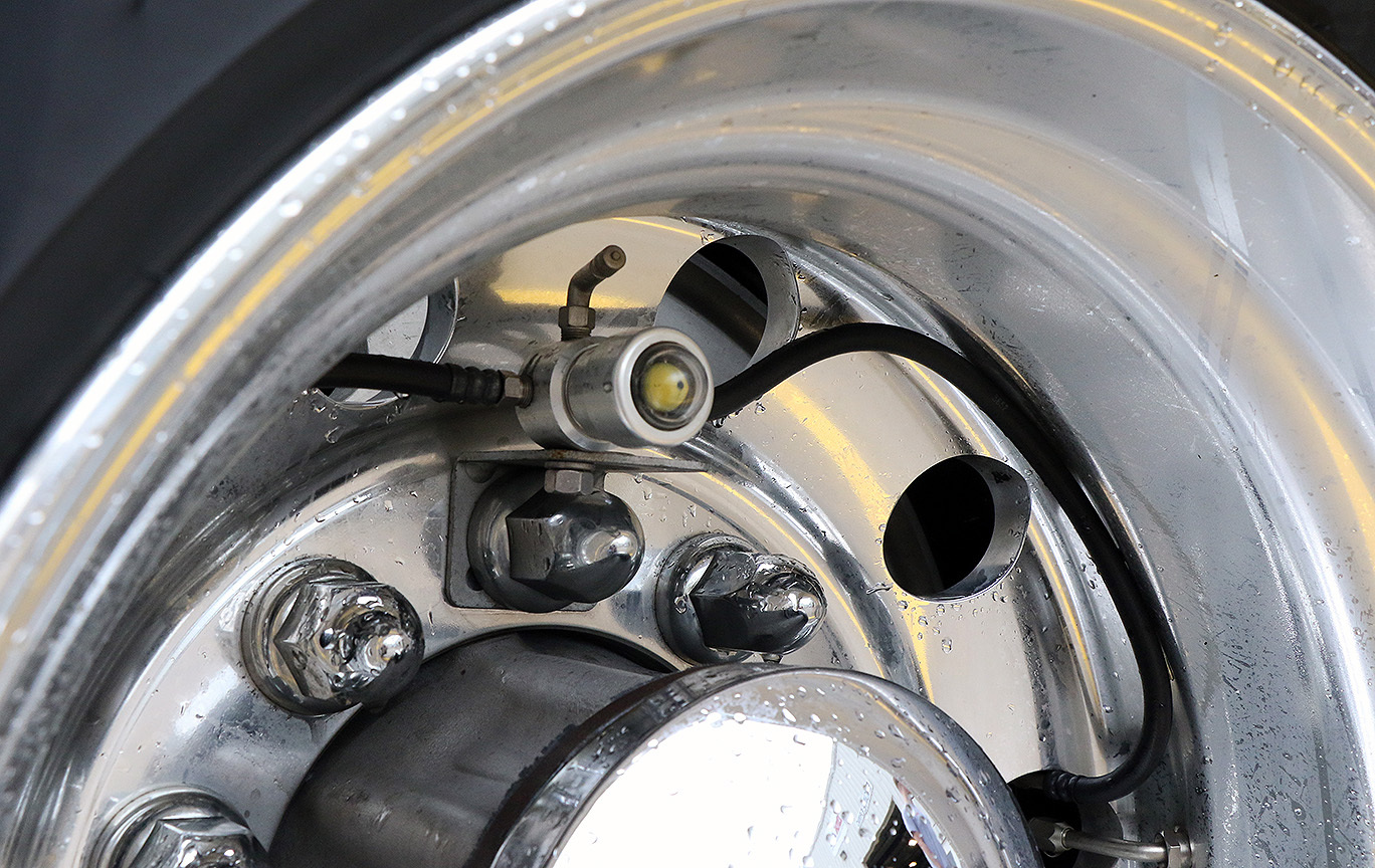 Cat's Eye Tire Pressure Maintenance Unit Installed on Tire